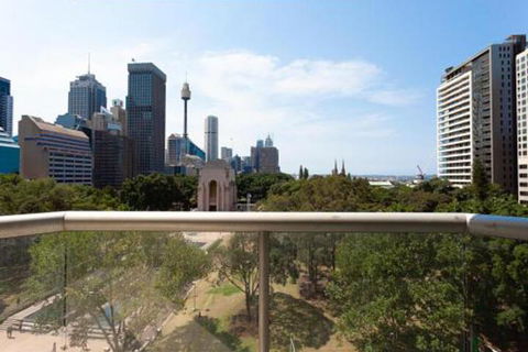 THE HYDEAWAY LUXE HYDE PARK CITY APARTMENT Hosted By LAbode Accommodation - Accommodation Gold Coast 4