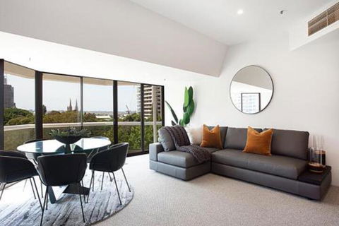 THE HYDEAWAY LUXE HYDE PARK CITY APARTMENT Hosted By LAbode Accommodation - Accommodation Gold Coast 0