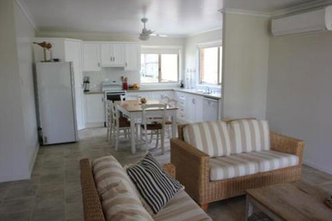 2 51 Carlo Road Rainbow Beach Pets Welcome Air Conditioning Walk To The Shops - Accommodation Gold Coast 0