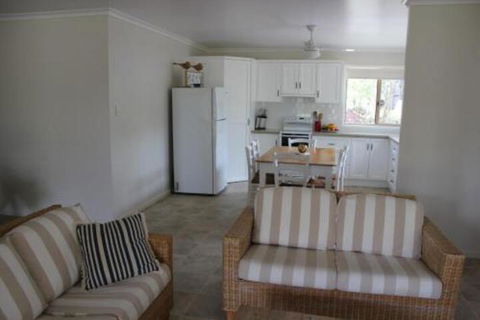 2 51 Carlo Road Rainbow Beach Pets Welcome Air Conditioning Walk To The Shops - Accommodation Gold Coast 2