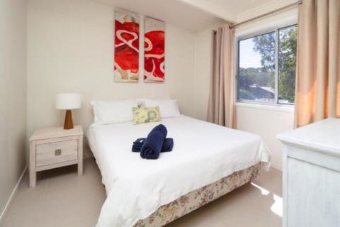 Seaview Getaway - Gold Coast 4U 3