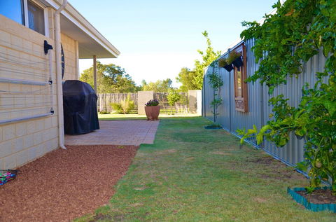 Byford House In The Glades - Accommodation Gold Coast 5