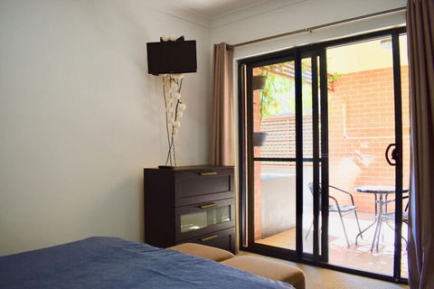 Quiet 1 Bedroom Flat In Concord - Gold Coast 4U 6
