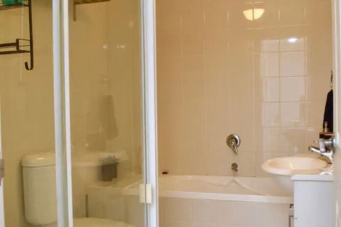 Quiet 1 Bedroom Flat In Concord - Gold Coast 4U 3