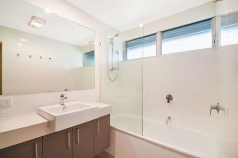 Summer Place - 24 Shearwater Street - Accommodation Gold Coast 5
