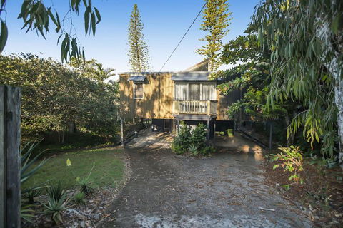 Summer Place - 24 Shearwater Street - Accommodation Gold Coast 1