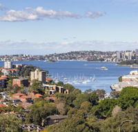 2 Bdrm North Sydney with harbour views - Gold Coast 4U