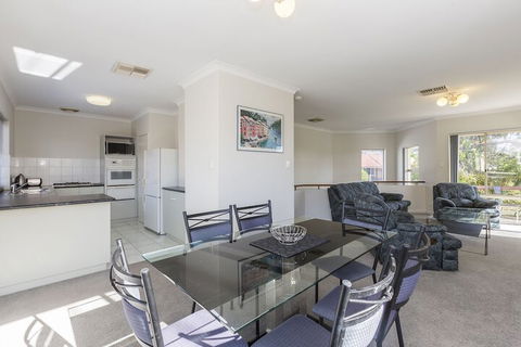 The Burswood Townhouse - Gold Coast 4U 7