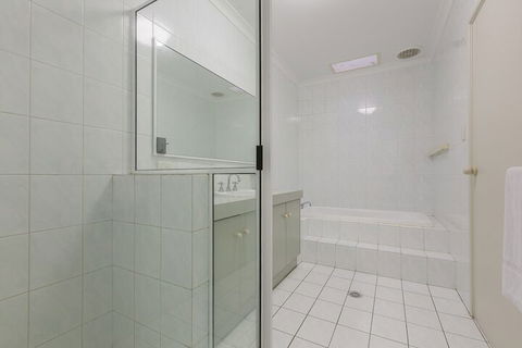 The Burswood Townhouse - Gold Coast 4U 5