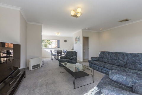 The Burswood Townhouse - Gold Coast 4U 4