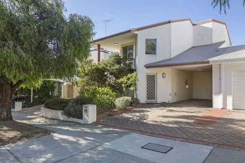 The Burswood Townhouse - Gold Coast 4U 1