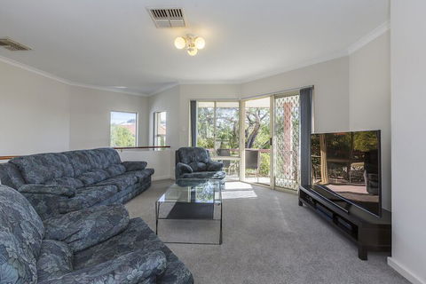 The Burswood Townhouse - Gold Coast 4U 3