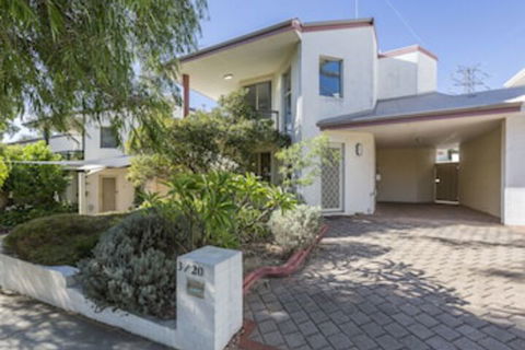 The Burswood Townhouse - Gold Coast 4U 0