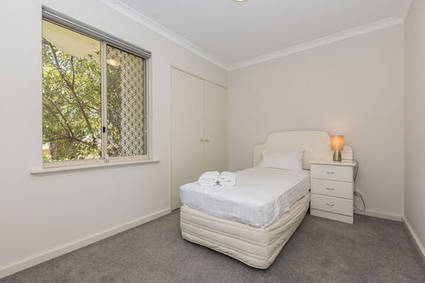 The Burswood Townhouse - Gold Coast 4U 6