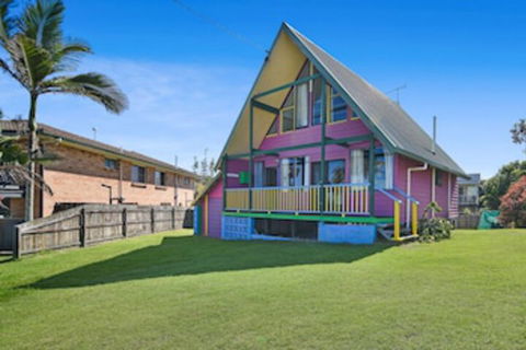 Chalet By The Sea, 10 Pelican Street, Peregian Beach - Accommodation Gold Coast 0