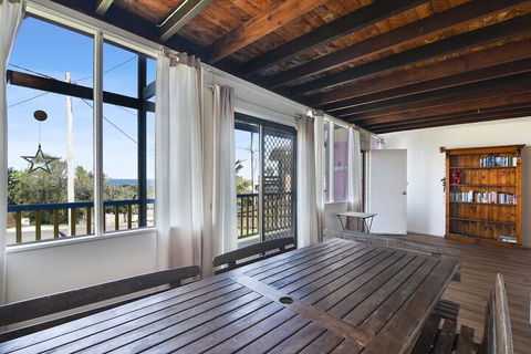 Chalet By The Sea, 10 Pelican Street, Peregian Beach - Accommodation Gold Coast 4