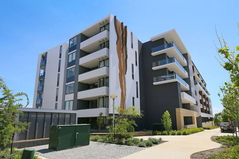 Large Modern 2 Bedroom Apartment Near Lake Claremont - 1 Gold Coast 1