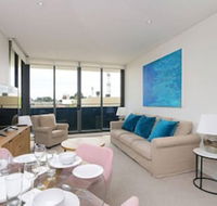 Large Modern 2 Bedroom Apartment Near Lake Claremont - 1 Gold Coast