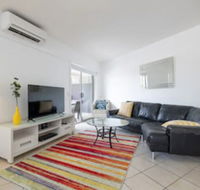 Peaceful 1 Bedroom Apartment With Parking - Gold Coast 4U