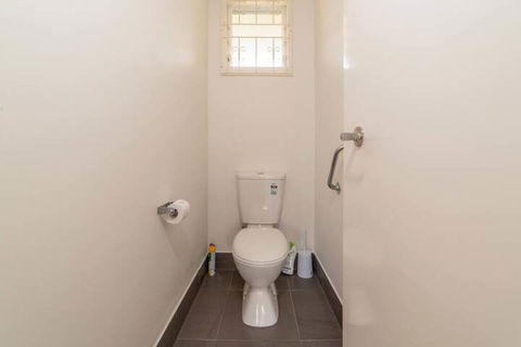 Peaceful 3 Bedroom Apartment In Ascot - Gold Coast 4U 4