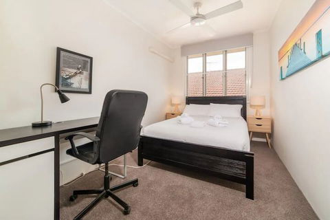 Peaceful 3 Bedroom Apartment In Ascot - Gold Coast 4U 7