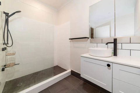 Peaceful 3 Bedroom Apartment In Ascot - Gold Coast 4U 6