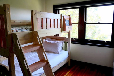 Charming & Cosy Home With City Views - 1 Gold Coast 2