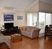Spacious Home in Mount Hawthorn Next To Lake Monger - Accommodation Gold Coast