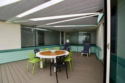 Boathouse Nearly In The Water & Wonderful Views - Accommodation Gold Coast 6