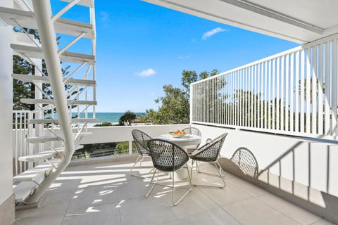 Luxury Beachside Apartment - Accommodation Gold Coast 6