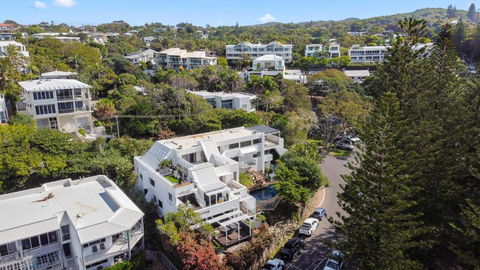 Luxury Beachside Apartment - Accommodation Gold Coast 4