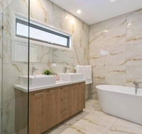Dromana beach house for two families. - Gold Coast 4U