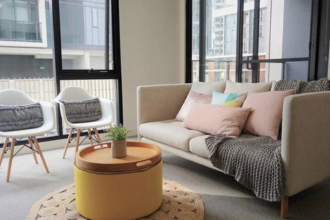 Luxury 1 Bedroom 1 Study With 1 Parking - Gold Coast 4U 4