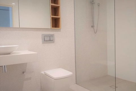 Luxury 1 Bedroom 1 Study With 1 Parking - Gold Coast 4U 5