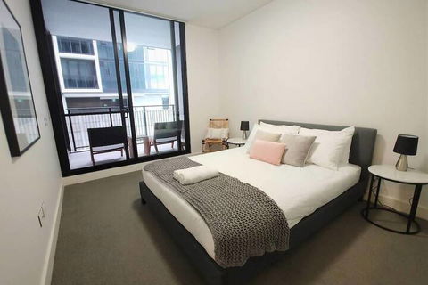 Luxury 1 Bedroom 1 Study With 1 Parking - Gold Coast 4U 3
