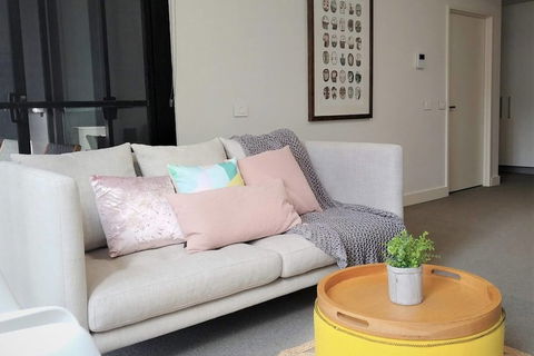 Luxury 1 Bedroom 1 Study With 1 Parking - Gold Coast 4U 6
