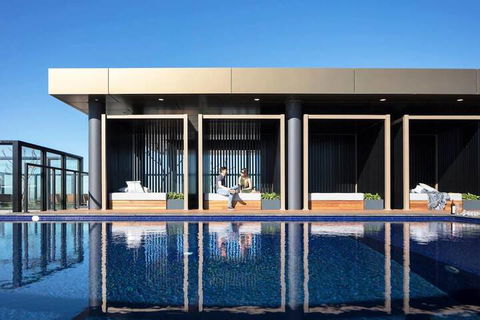 Luxury 1 Bedroom 1 Study With 1 Parking - Gold Coast 4U 2