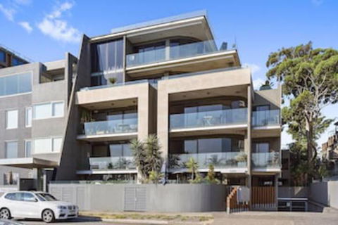 BOUTIQUE STAYS Catani Gardens - Accommodation Gold Coast 0