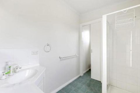 THE BEACH HIVE PET FRIENDLY (OUTSIDE ONLY) INLET SIDE - Accommodation Gold Coast 5