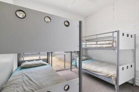 THE BEACH HIVE PET FRIENDLY (OUTSIDE ONLY) INLET SIDE - Accommodation Gold Coast 3