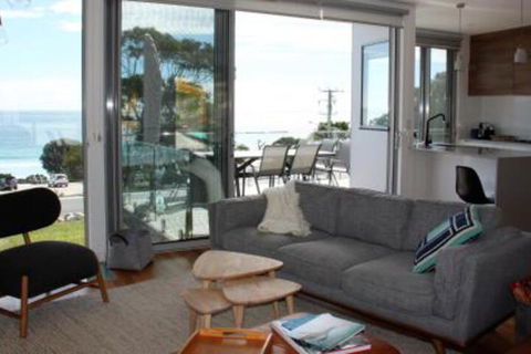 BEACHHOUSE BINALONG Luxury Waterfront Holiday House At Bay Of Fires - Accommodation Gold Coast 3