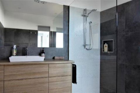 BEACHHOUSE BINALONG Luxury Waterfront Holiday House At Bay Of Fires - Accommodation Gold Coast 1