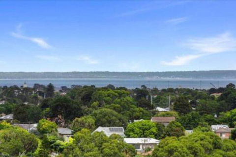 Modern Luxury 3 Bedroom Apartment With Sea Views - Accommodation Gold Coast 1
