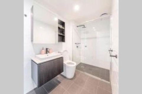 Modern Luxury 3 Bedroom Apartment With Sea Views - Accommodation Gold Coast 0