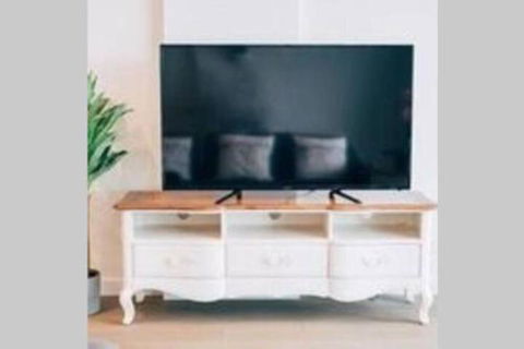 Modern Luxury 3 Bedroom Apartment With Sea Views - Accommodation Gold Coast 6