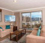 Erulisse Spacious townhouse with magical lake views - Accommodation Gold Coast