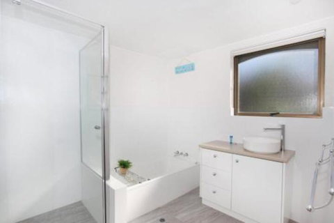 Unit 2 Cooltoro Court 7 Frank Street Coolum Beach 400 BOND LINEN INCLUDED - Accommodation Gold Coast 4