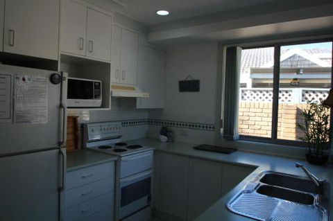 KENTIA - Accommodation Gold Coast 4
