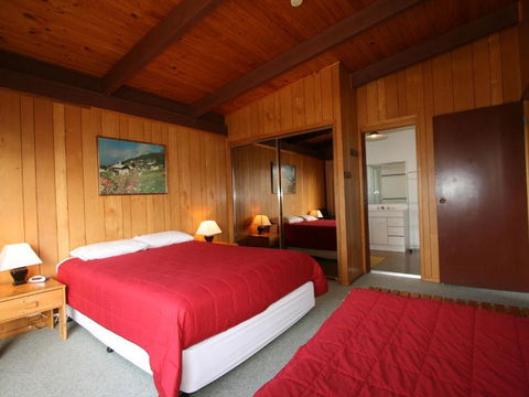 Grindelwald 1 / 39 Townsend Street - Gold Coast 4U 2