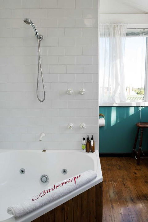 Amberesque B & B - Gold Coast 4U 4
